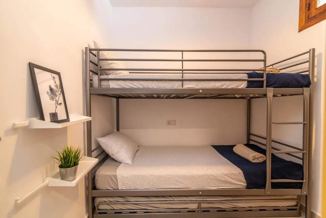 度假居 Lovely Cozy 2-Bedroom Residential Home With Patio 贝纳尔马德纳