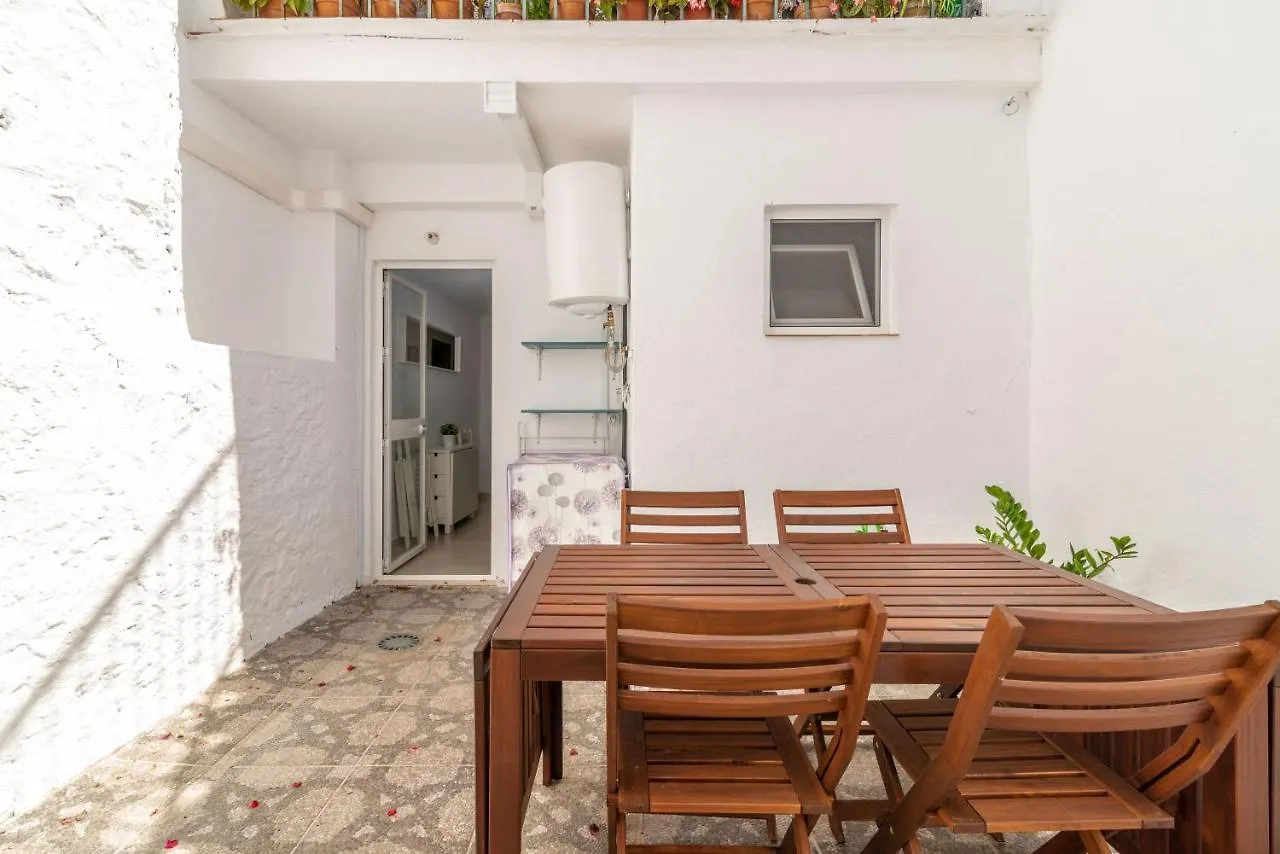 Lovely Cozy 2-Bedroom Residential Home With Patio 贝纳尔马德纳 0*,  西班牙